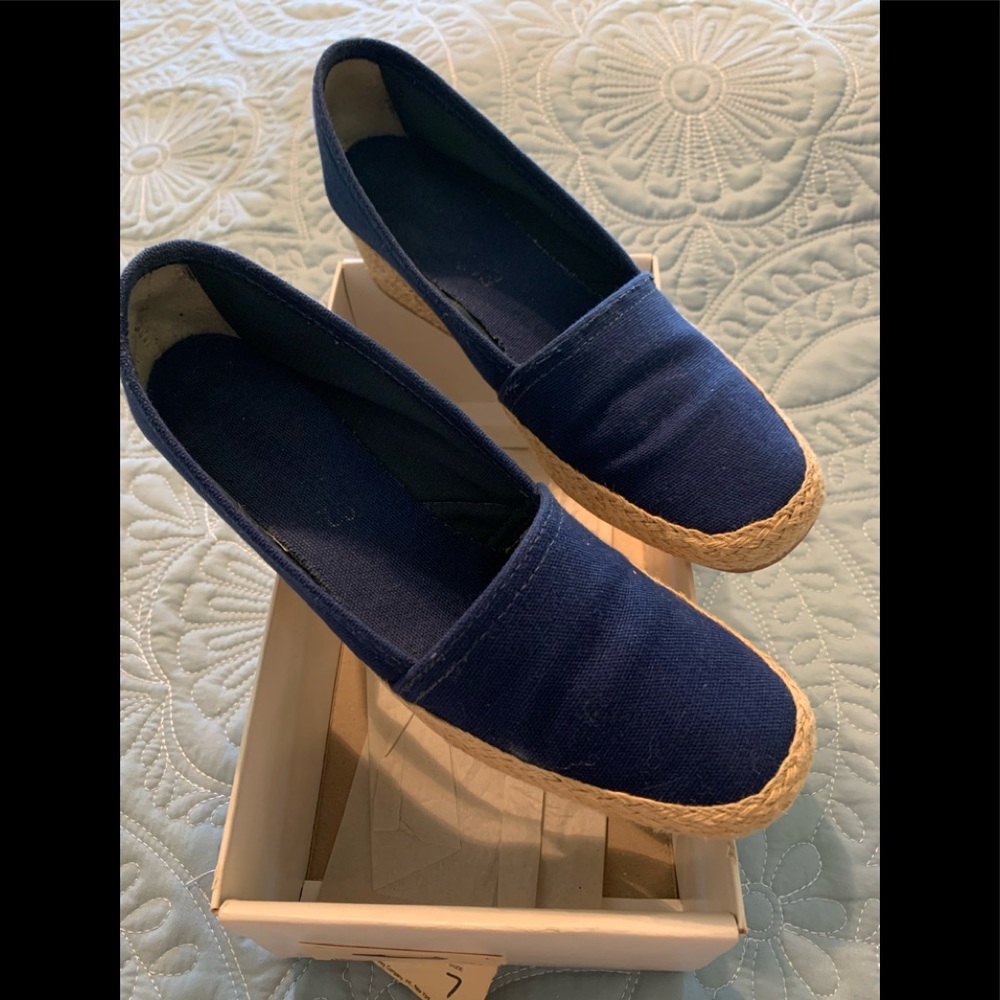 Navy, Wedge, Espadrilles Shoes. Like new 2”